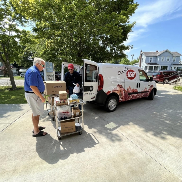 Perch IGA donating food